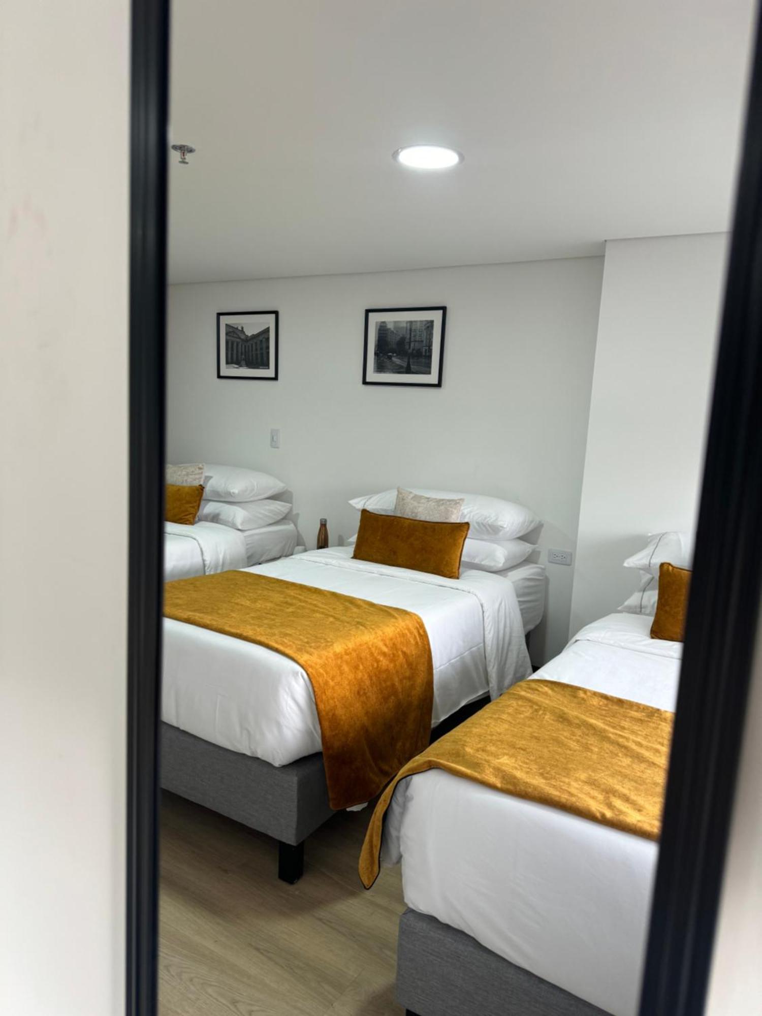 Hotel Wlh Gold Bogotá Exteriör bild